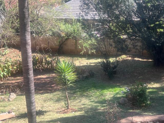 5 Bedroom House For Sale in Glenvista