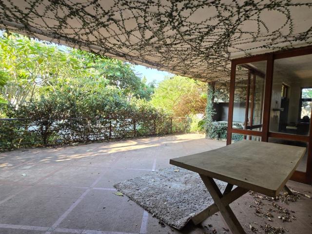 5 Bedroom House For Sale in Glenwood