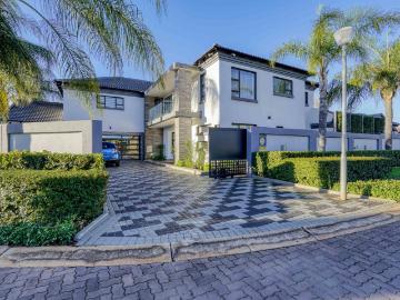 5 Bedroom House For Sale in Green Acres Estate