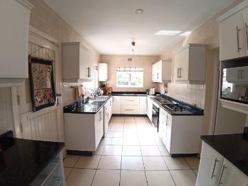 5 Bedroom House For Sale in Greendale