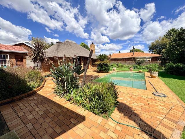 5 Bedroom House For Sale in Greenhills