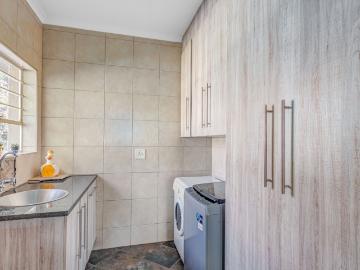 5 Bedroom House For Sale in Greenhills