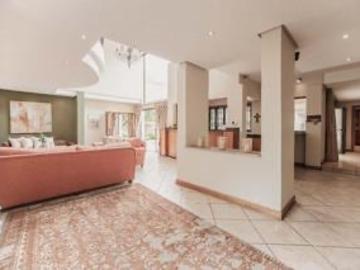 5 Bedroom House For Sale in Dowerglen Ext 4
