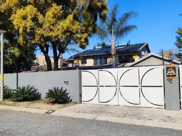 5 Bedroom House For Sale in Dowerglen