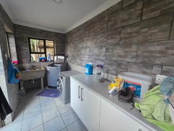 5 Bedroom House For Sale in Dawnview