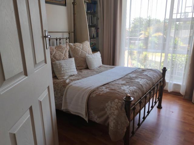 5 Bedroom House For Sale in Dersley
