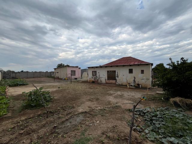 5 Bedroom House For Sale in Diamant Park
