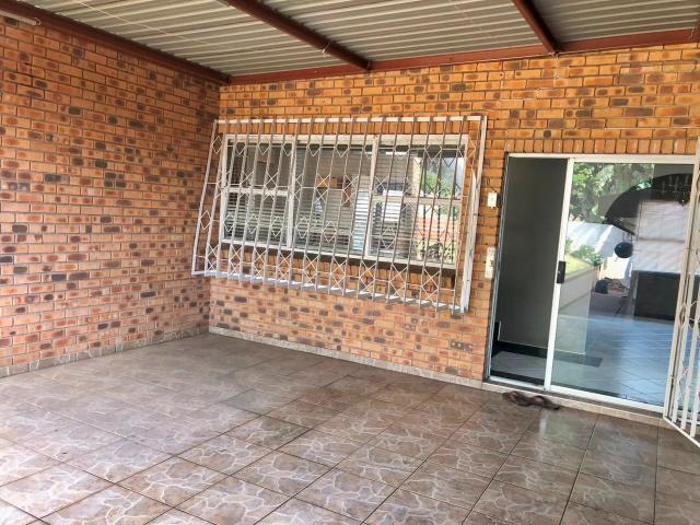 5 Bedroom House For Sale in Die Heuwel