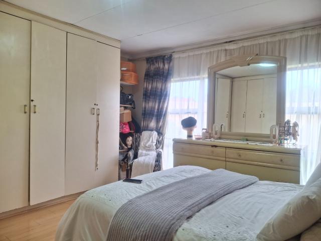 5 Bedroom House For Sale in Diepkloof
