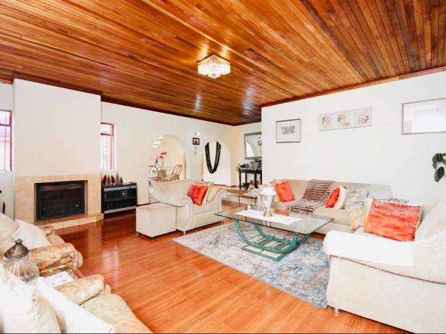 5 Bedroom House For Sale in Diepkloof