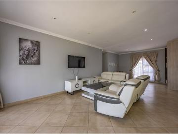 5 Bedroom House For Sale in Ebotse Golf Estate