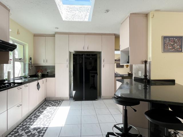 5 Bedroom House For Sale in Eden Glen