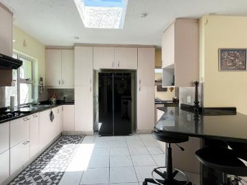 5 Bedroom House For Sale in Eden Glen
