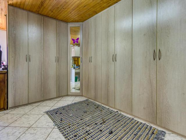 5 Bedroom House For Sale in Edleen