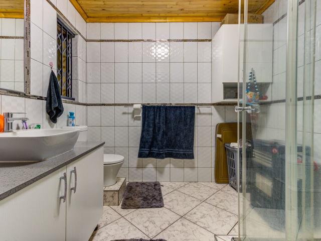 5 Bedroom House For Sale in Edleen