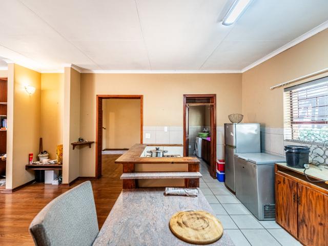 5 Bedroom House For Sale in Elarduspark