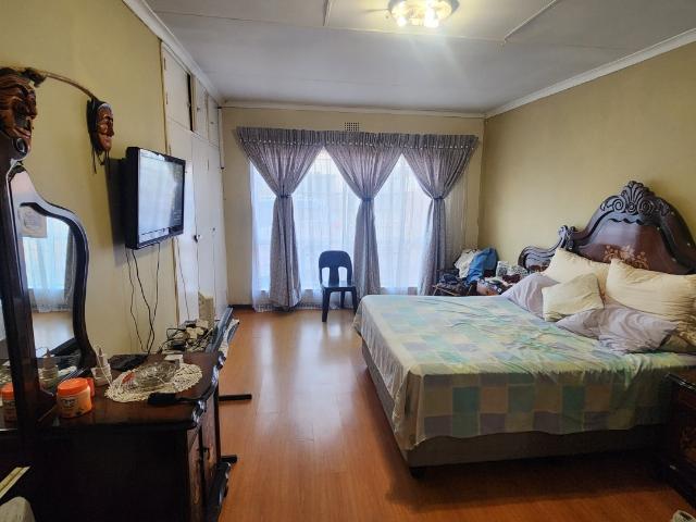 5 Bedroom House For Sale in Eldorado Park