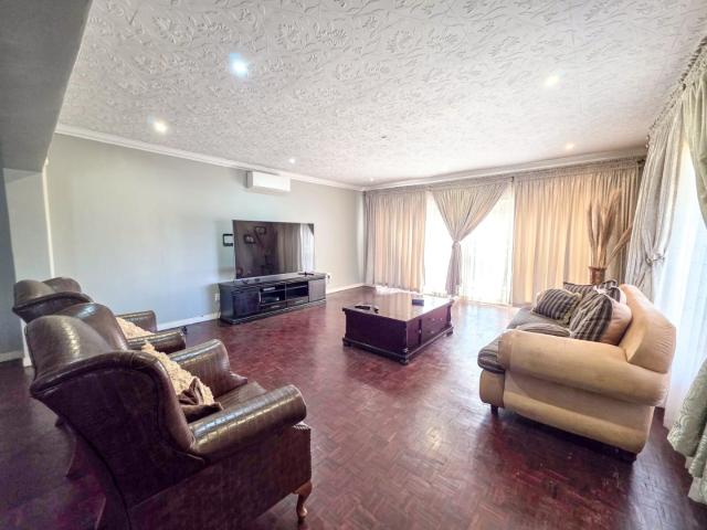 5 Bedroom House For Sale in Eldoraigne