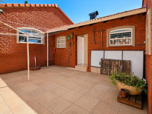 5 Bedroom House For Sale in Eldoraigne