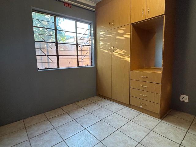 4 Bedroom House For Sale in Electric City