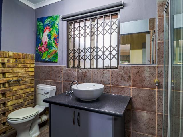 5 Bedroom House For Sale in Erasmuskloof