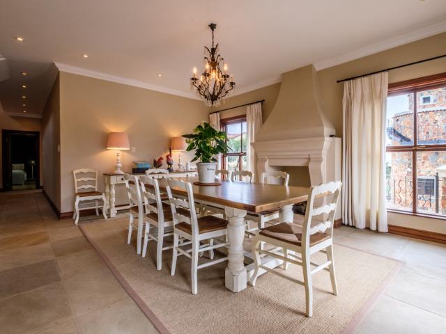 5 Bedroom House For Sale in Estate D' Afrique
