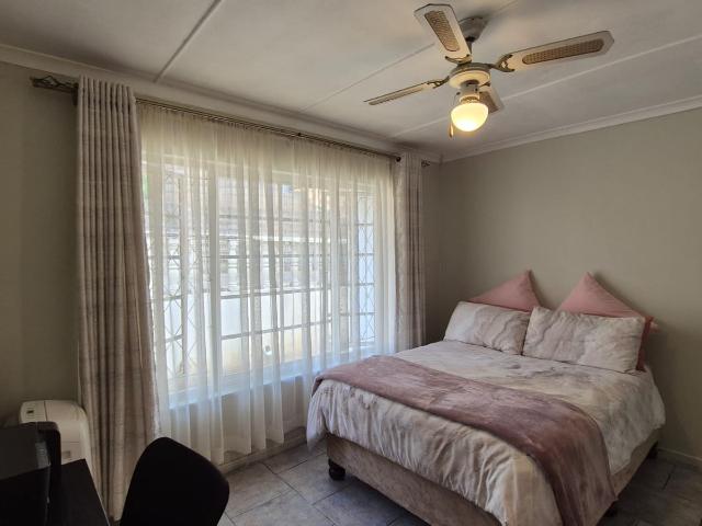 5 Bedroom House For Sale in Escombe
