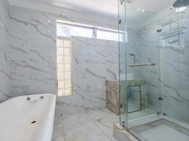 5 Bedroom House For Sale in Essenwood