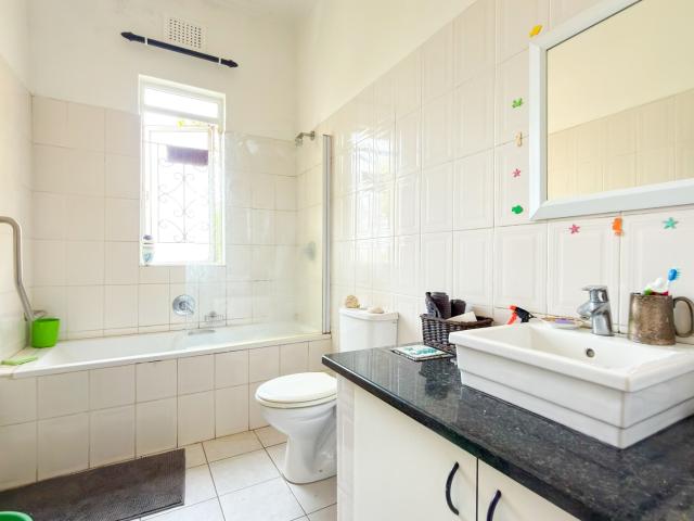 5 Bedroom House For Sale in Essenwood