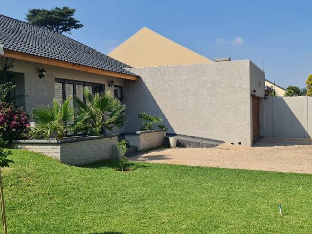 5 Bedroom House For Sale in Evans Park
