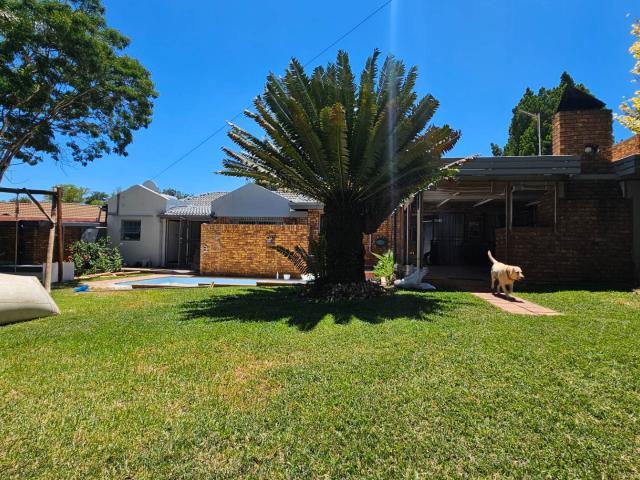 5 Bedroom House For Sale in Faerie Glen