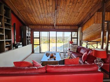 5 Bedroom House For Sale in Faerie Glen