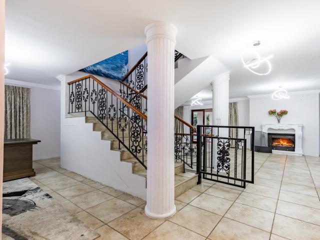 5 Bedroom House For Sale in Faerie Glen