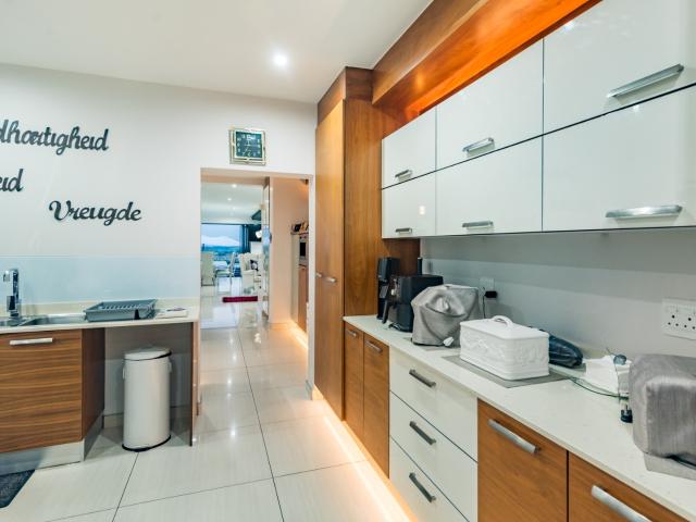 5 Bedroom House For Sale in Featherbrooke Estate