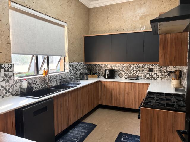 5 Bedroom House For Sale in Featherbrooke Estate