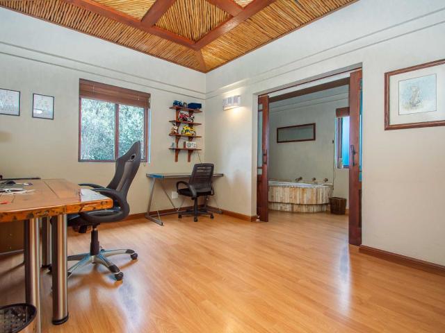 5 Bedroom House For Sale in Featherbrooke Estate