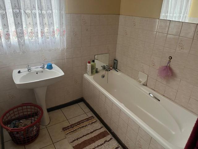 5 Bedroom House For Sale in Flimieda