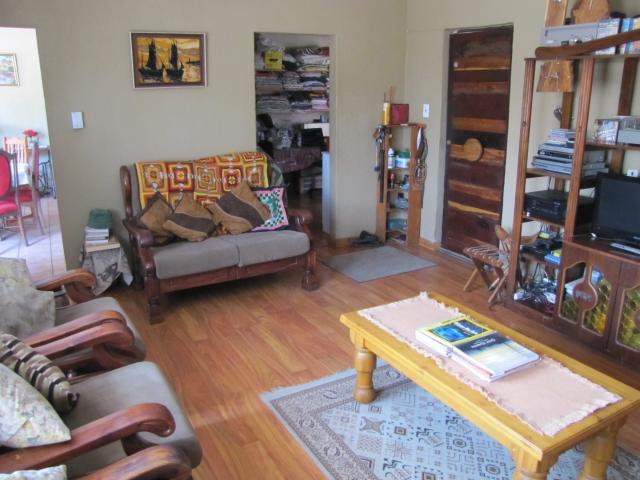 5 Bedroom House For Sale in Flora Gardens