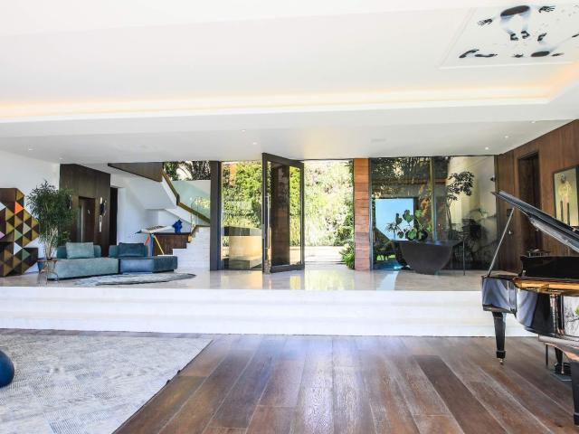 5 Bedroom House For Sale in Fresnaye