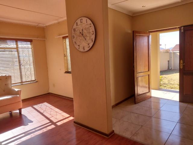 5 Bedroom House For Sale in Komani Park