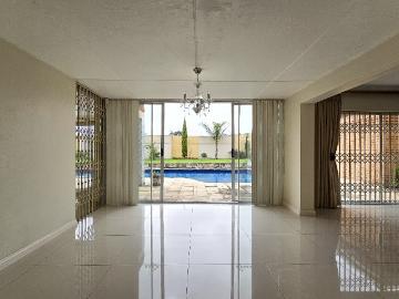 5 Bedroom House For Sale in Kaffrarian Heights
