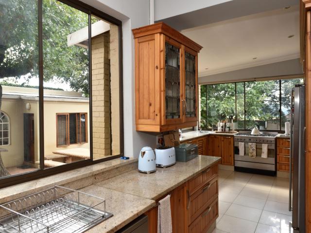 5 Bedroom House For Sale in Kensington