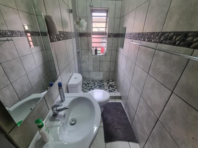 5 Bedroom House For Sale in Kensington