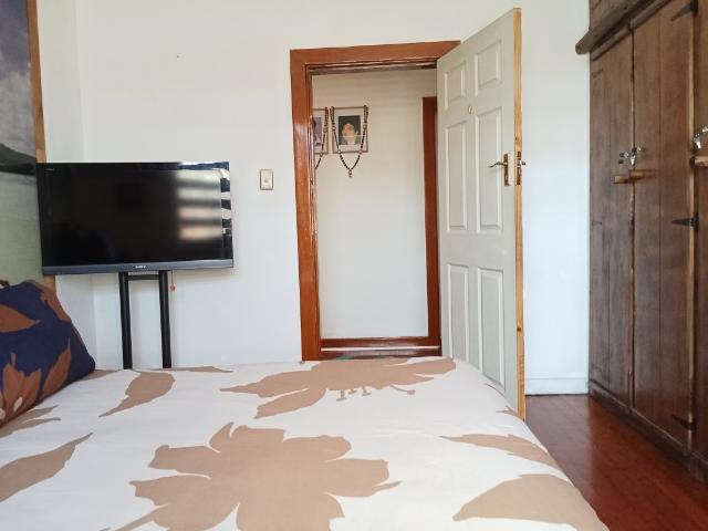 5 Bedroom House For Sale in Kensington