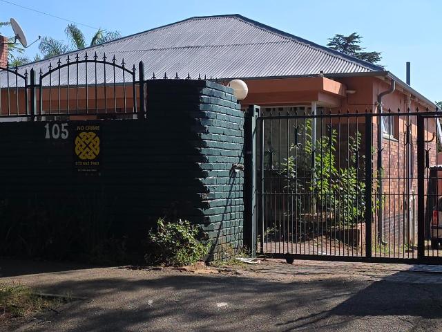 5 Bedroom House For Sale in Kensington