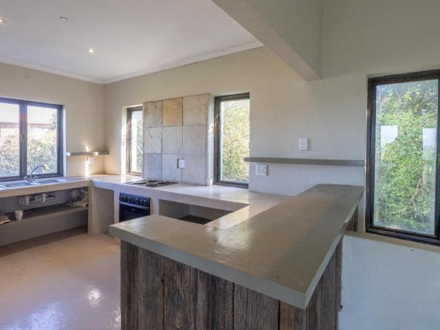 5 Bedroom House For Sale in Kenton On Sea