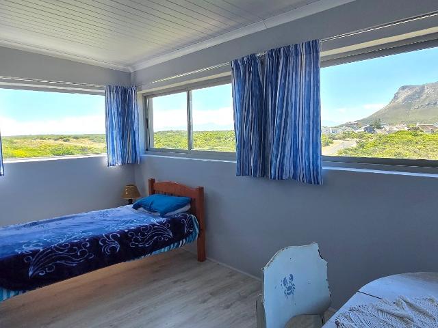 5 Bedroom House For Sale in Kleinbaai