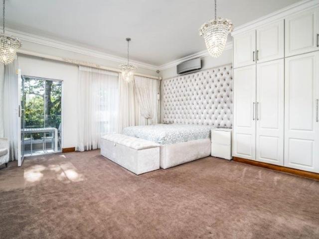 5 Bedroom House For Sale in Kloof