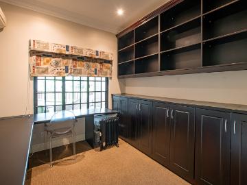 5 Bedroom House For Sale in Kloof