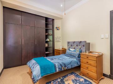 5 Bedroom House For Sale in Kloof